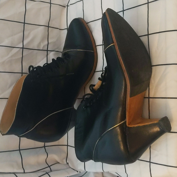 Heeled boots - Picture 2 of 4